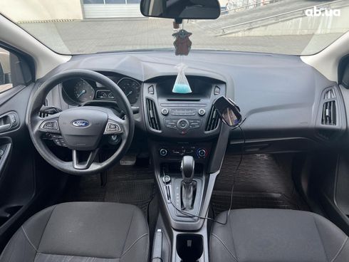 Ford Focus 2017 бежевый - фото 11