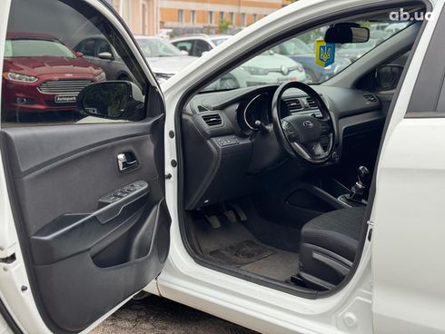 Kia Rio 2013 белый - фото 19