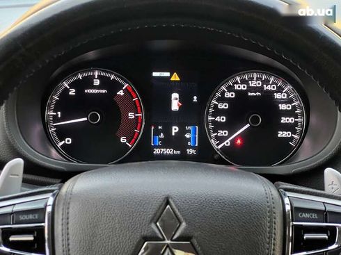 Mitsubishi Pajero Sport 2017 - фото 10