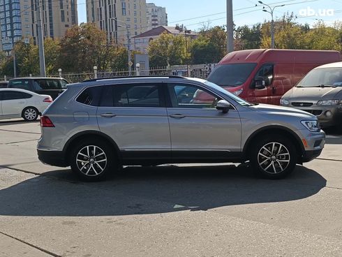 Volkswagen Tiguan 2021 серый - фото 8