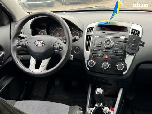 Kia Cee'd 2009 красный - фото 24