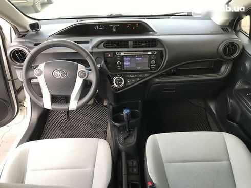 Toyota Prius C 2015 - фото 16