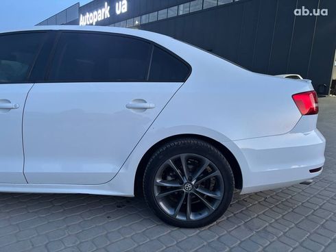 Volkswagen Jetta 2015 белый - фото 16