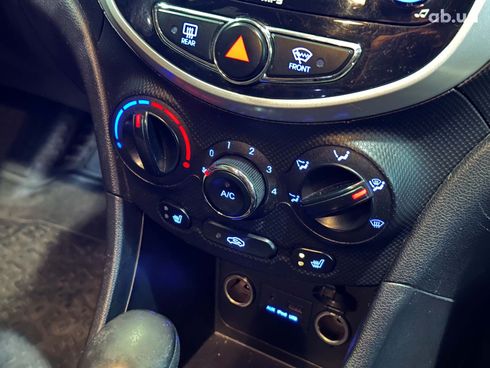 Hyundai Accent 2011 белый - фото 19