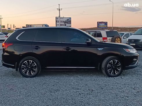 Mitsubishi Outlander 2018 черный - фото 21