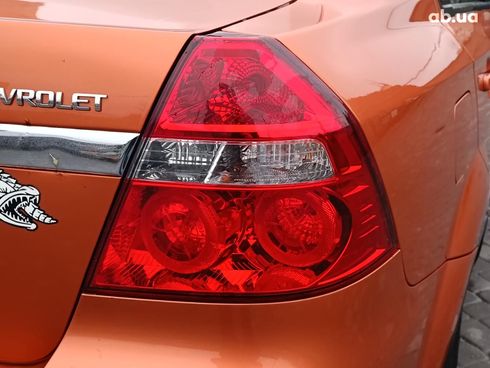 Chevrolet Aveo 2008 оранжевый - фото 6