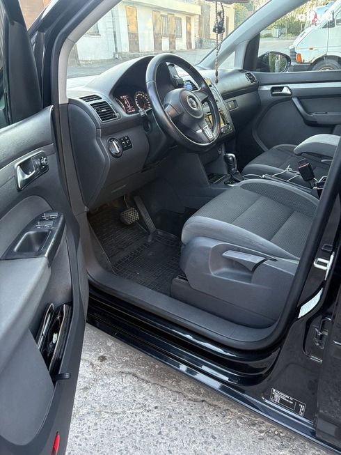 Volkswagen Touran 2010 черный - фото 9