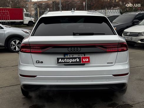 Audi Q8 2021 белый - фото 12