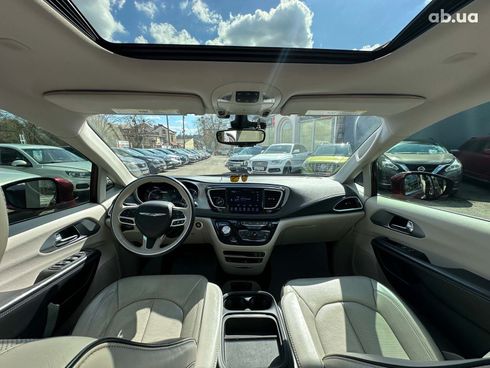 Chrysler Pacifica 2017 красный - фото 131