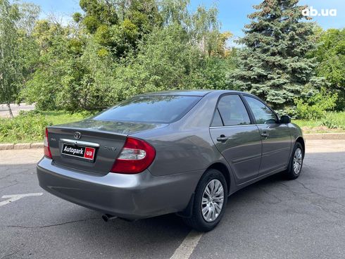 Toyota Camry 2004 серый - фото 9