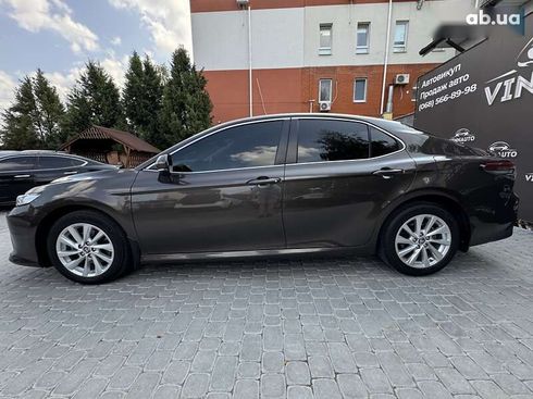 Toyota Camry 2021 - фото 10