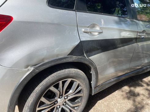 Mitsubishi Outlander 2018 серый - фото 10