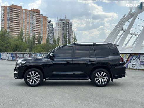 Toyota Land Cruiser 2017 - фото 3
