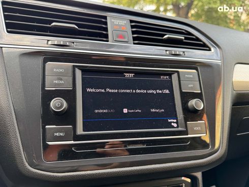 Volkswagen Tiguan 2023 серый - фото 31