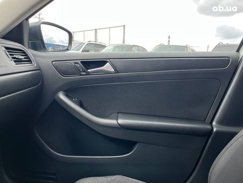 Volkswagen Jetta 2016 белый - фото 23