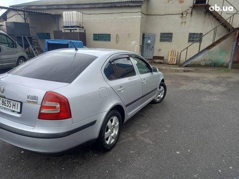 Skoda Octavia 2008 серебристый - фото 2