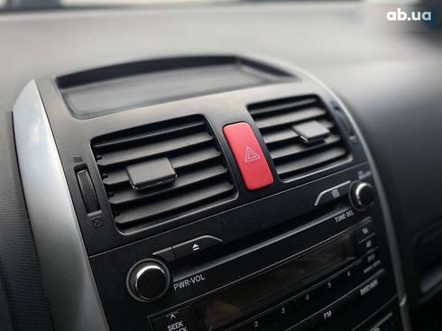 Toyota Auris 2011 - фото 27