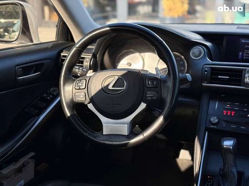 Lexus IS 2017 - фото 22