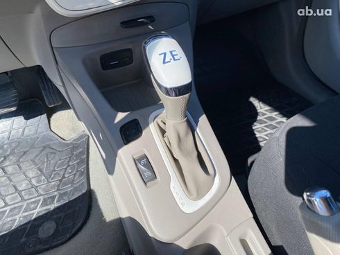 Renault Zoe 2015 белый - фото 24
