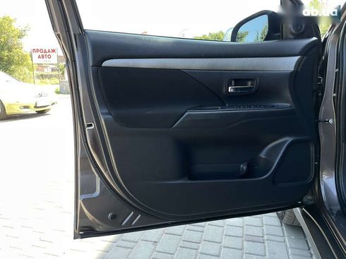 Mitsubishi Outlander 2016 - фото 23