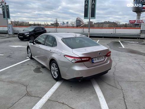 Toyota Camry 2019 - фото 8