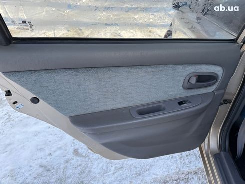 Kia Magentis 2005 бежевый - фото 14