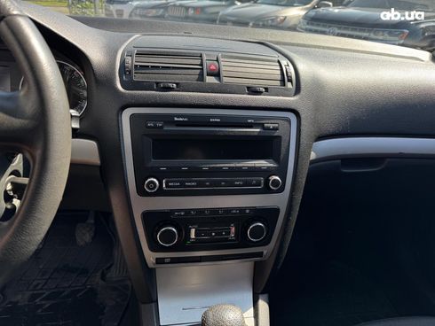 Skoda Octavia 2009 бежевый - фото 13