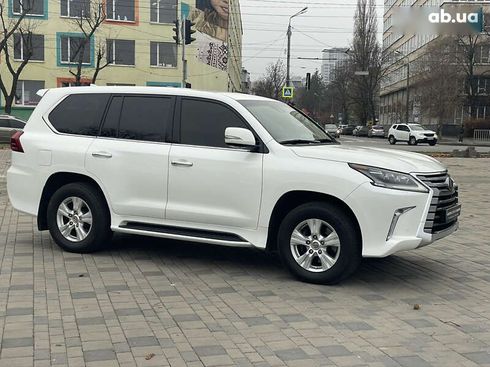 Lexus LX 2017 - фото 21