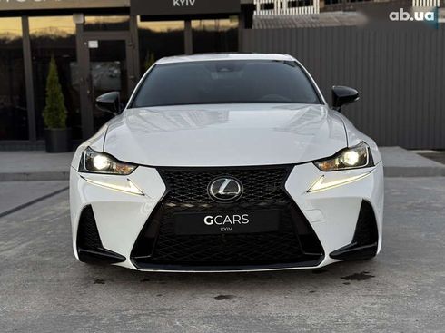 Lexus IS 2017 - фото 2