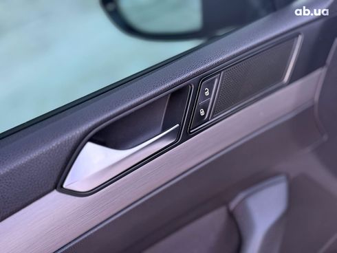 Volkswagen Passat 2016 серый - фото 16