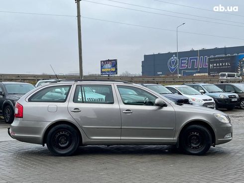 Skoda Octavia 2010 серый - фото 9
