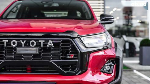 Toyota Hilux 2023 - фото 12