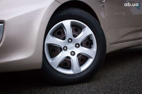 Hyundai Accent 2012 - фото 8