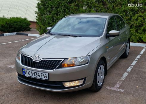 Skoda Rapid 2013 бежевый - фото 2