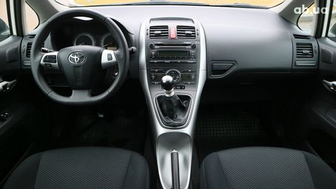 Toyota Auris 2011 белый - фото 19