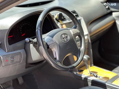 Toyota Camry 2007 бежевый - фото 24