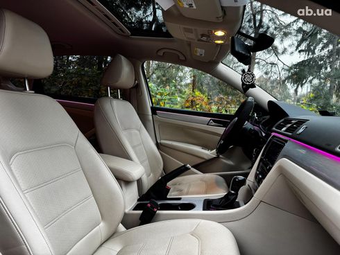 Volkswagen Passat 2012 белый - фото 35