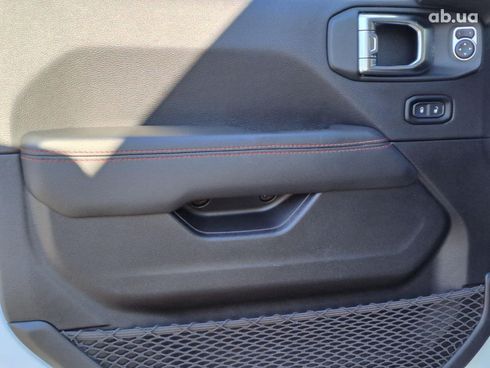 Jeep Wrangler 2023 белый - фото 21