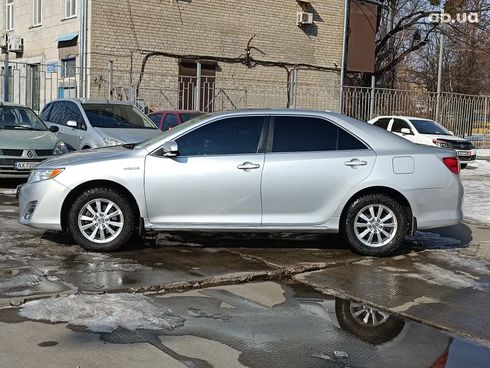 Toyota Camry 2013 серый - фото 3