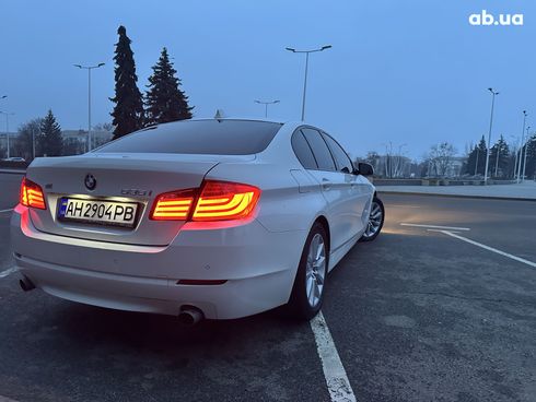 BMW 5 серия 2011 белый - фото 4