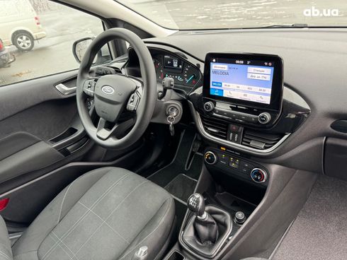 Ford Fiesta 2019 белый - фото 25