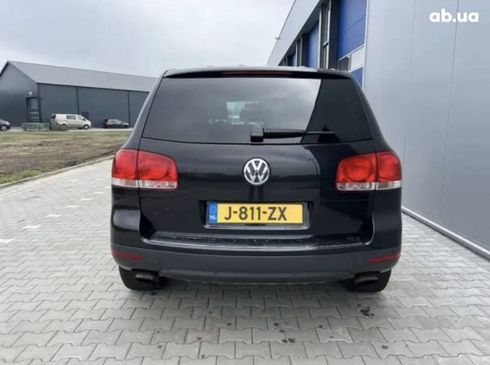 Volkswagen Touareg 2005 черный - фото 9