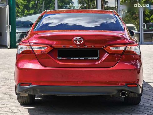 Toyota Camry 2018 - фото 6