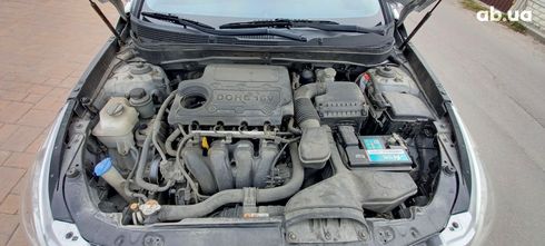 Hyundai Sonata 2011 серебристый - фото 13