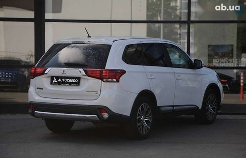 Mitsubishi Outlander 2016 - фото 4