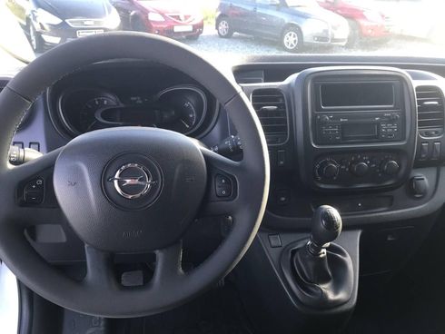 Opel Vivaro 2015 белый - фото 18