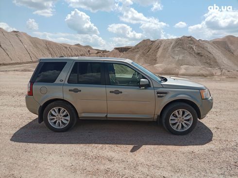 Land Rover Freelander 2012 серебристый - фото 2