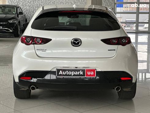 Mazda 3 2019 белый - фото 6