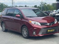 Продажа б/у Toyota Sienna 2018 года в Черновцах - купить на Автобазаре
