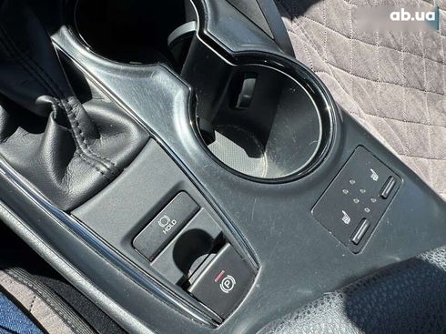 Toyota Camry 2020 - фото 19